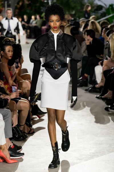 Look 11